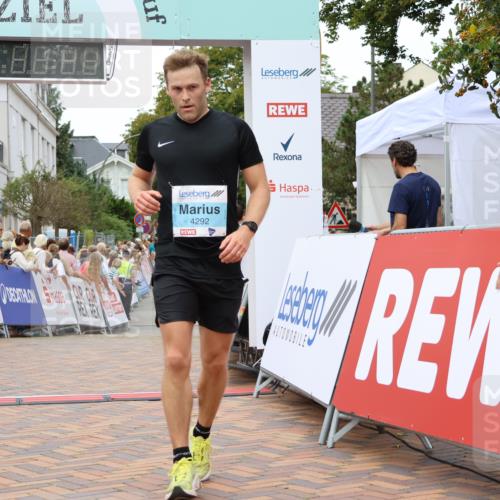 31.08.2025 - 21. Blankeneser Heldenlauf Strokosch-Dieckow http://msf.ph/oto/8683032 31.08.2025 12:04:09 Ziel 5063, 5261, 4292 meine-sportfotos.de