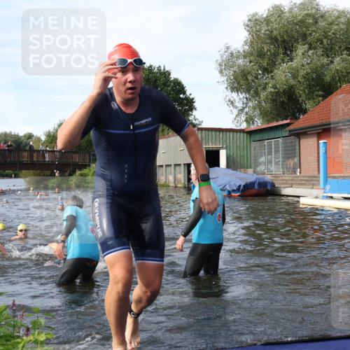 31.08.2025 - Elbe Triathlon Hamburg Luisa Fischer http://msf.ph/oto/8683035 31.08.2025 10:12:57 Schwimmen 966, 992, 993, 1027, 1047, 1060, 1094 meine-sportfotos.de