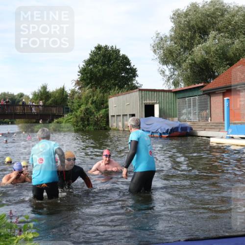 31.08.2025 - Elbe Triathlon Hamburg Luisa Fischer http://msf.ph/oto/8683044 31.08.2025 10:12:58 Schwimmen 966, 992, 993, 1027, 1047, 1060, 1094 meine-sportfotos.de