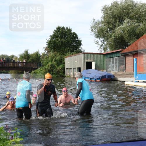 31.08.2025 - Elbe Triathlon Hamburg Luisa Fischer http://msf.ph/oto/8683048 31.08.2025 10:12:59 Schwimmen 966, 992, 993, 1008, 1027, 1047, 1060, 1094 meine-sportfotos.de