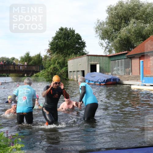 31.08.2025 - Elbe Triathlon Hamburg Luisa Fischer http://msf.ph/oto/8683049 31.08.2025 10:12:59 Schwimmen 966, 992, 993, 1008, 1027, 1047, 1060, 1094 meine-sportfotos.de
