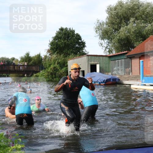 31.08.2025 - Elbe Triathlon Hamburg Luisa Fischer http://msf.ph/oto/8683053 31.08.2025 10:13:00 Schwimmen 992, 993, 1008, 1027, 1047, 1060, 1094 meine-sportfotos.de
