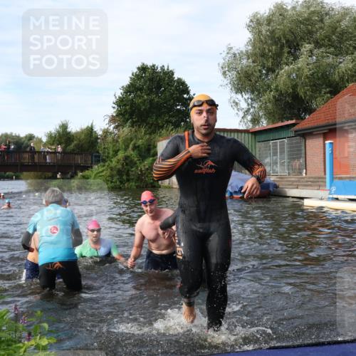 31.08.2025 - Elbe Triathlon Hamburg Luisa Fischer http://msf.ph/oto/8683057 31.08.2025 10:13:01 Schwimmen 992, 993, 1008, 1027, 1047, 1060, 1082, 1094 meine-sportfotos.de