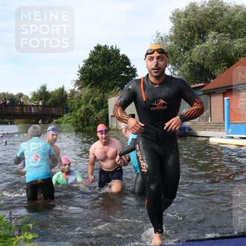 31.08.2025 - Elbe Triathlon Hamburg Luisa Fischer http://msf.ph/oto/8683059 31.08.2025 10:13:01 Schwimmen 992, 993, 1008, 1027, 1047, 1060, 1082, 1094 meine-sportfotos.de