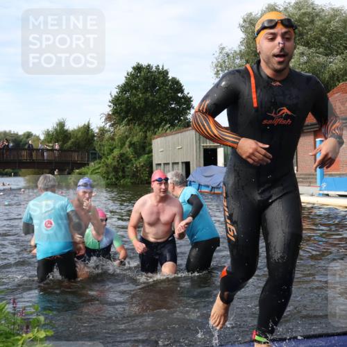 31.08.2025 - Elbe Triathlon Hamburg Luisa Fischer http://msf.ph/oto/8683060 31.08.2025 10:13:02 Schwimmen 992, 993, 1008, 1027, 1060, 1082, 1094 meine-sportfotos.de