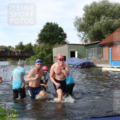31.08.2025 - Elbe Triathlon Hamburg Luisa Fischer http://msf.ph/oto/8683063 31.08.2025 10:13:02 Schwimmen 992, 993, 1008, 1027, 1060, 1082, 1094 meine-sportfotos.de