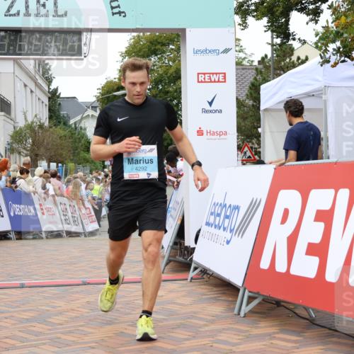 31.08.2025 - 21. Blankeneser Heldenlauf Strokosch-Dieckow http://msf.ph/oto/8683064 31.08.2025 12:04:09 Ziel 5063, 5261, 4292 meine-sportfotos.de