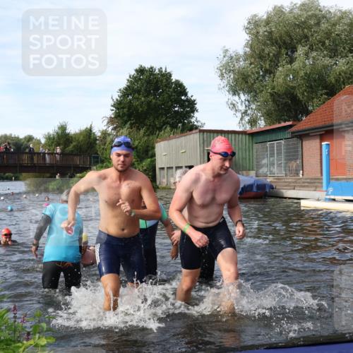31.08.2025 - Elbe Triathlon Hamburg Luisa Fischer http://msf.ph/oto/8683067 31.08.2025 10:13:03 Schwimmen 992, 993, 1008, 1027, 1060, 1082, 1094 meine-sportfotos.de
