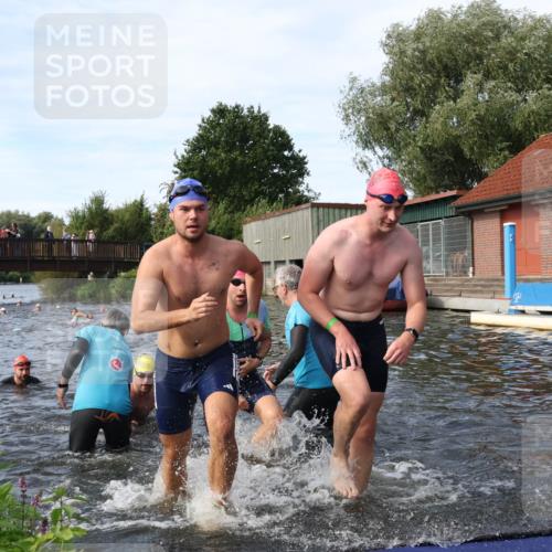 31.08.2025 - Elbe Triathlon Hamburg Luisa Fischer http://msf.ph/oto/8683069 31.08.2025 10:13:03 Schwimmen 992, 993, 1008, 1027, 1060, 1082, 1094 meine-sportfotos.de
