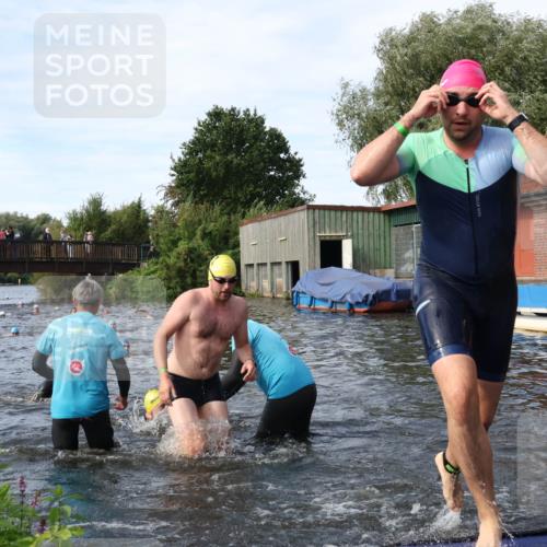 31.08.2025 - Elbe Triathlon Hamburg Luisa Fischer http://msf.ph/oto/8683078 31.08.2025 10:13:05 Schwimmen 992, 993, 1008, 1027, 1060, 1082, 1094 meine-sportfotos.de