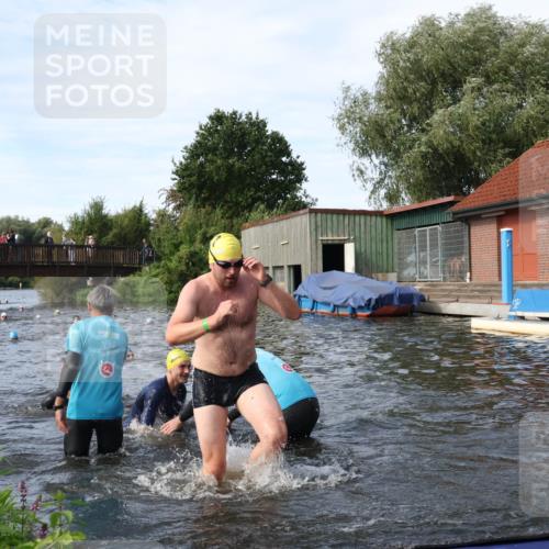 31.08.2025 - Elbe Triathlon Hamburg Luisa Fischer http://msf.ph/oto/8683081 31.08.2025 10:13:06 Schwimmen 992, 993, 1008, 1027, 1060, 1082, 1094 meine-sportfotos.de