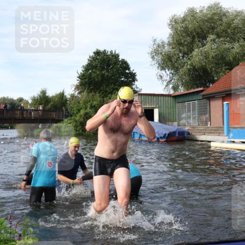 31.08.2025 - Elbe Triathlon Hamburg Luisa Fischer http://msf.ph/oto/8683084 31.08.2025 10:13:06 Schwimmen 992, 993, 1008, 1027, 1060, 1082, 1094 meine-sportfotos.de