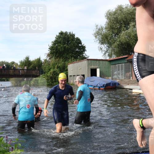 31.08.2025 - Elbe Triathlon Hamburg Luisa Fischer http://msf.ph/oto/8683089 31.08.2025 10:13:07 Schwimmen 992, 993, 1008, 1027, 1060, 1082 meine-sportfotos.de