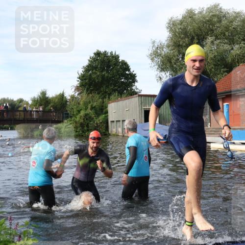 31.08.2025 - Elbe Triathlon Hamburg Luisa Fischer http://msf.ph/oto/8683096 31.08.2025 10:13:09 Schwimmen 992, 993, 1008, 1022, 1082 meine-sportfotos.de