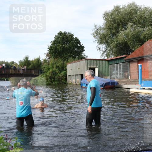 31.08.2025 - Elbe Triathlon Hamburg Luisa Fischer http://msf.ph/oto/8683109 31.08.2025 10:13:11 Schwimmen 993, 1008, 1022, 1082 meine-sportfotos.de