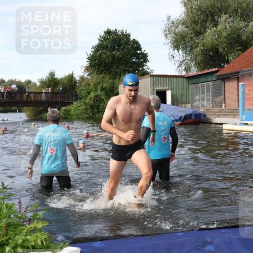 31.08.2025 - Elbe Triathlon Hamburg Luisa Fischer http://msf.ph/oto/8683111 31.08.2025 10:13:17 Schwimmen 1021, 1022, 1035 meine-sportfotos.de