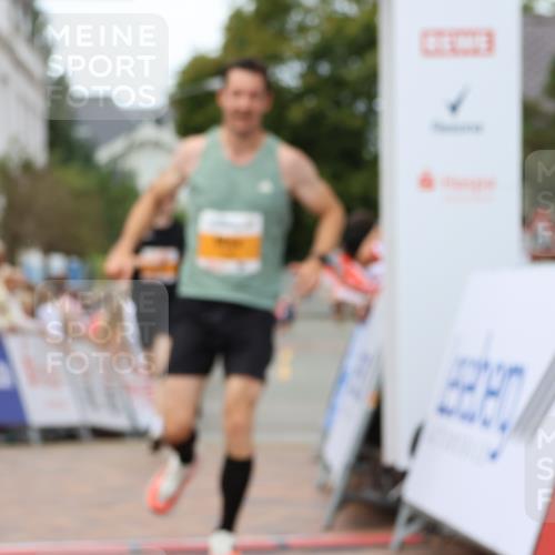 31.08.2025 - 21. Blankeneser Heldenlauf Strokosch-Dieckow http://msf.ph/oto/8683138 31.08.2025 12:04:05 Ziel 5063, 5261, 4292, 4061 meine-sportfotos.de