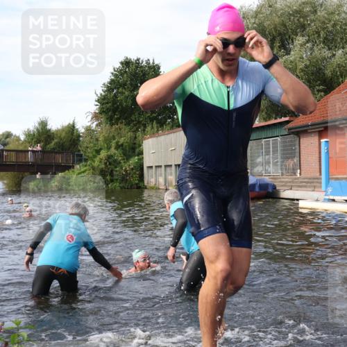 31.08.2025 - Elbe Triathlon Hamburg Luisa Fischer http://msf.ph/oto/8683145 31.08.2025 10:13:29 Schwimmen 979, 1021, 1035, 1055 meine-sportfotos.de