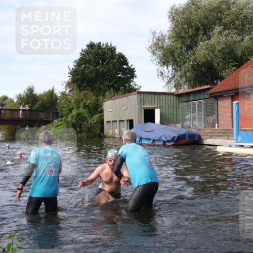 31.08.2025 - Elbe Triathlon Hamburg Luisa Fischer http://msf.ph/oto/8683152 31.08.2025 10:13:30 Schwimmen 979, 1021, 1035, 1055 meine-sportfotos.de