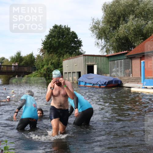 31.08.2025 - Elbe Triathlon Hamburg Luisa Fischer http://msf.ph/oto/8683161 31.08.2025 10:13:32 Schwimmen 979, 1055 meine-sportfotos.de