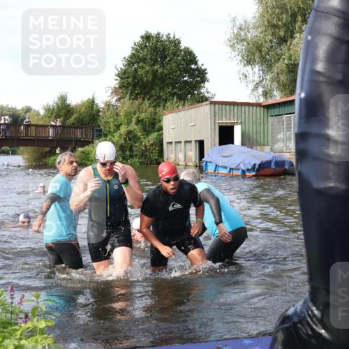 31.08.2025 - Elbe Triathlon Hamburg Luisa Fischer http://msf.ph/oto/8683189 31.08.2025 10:13:46 Schwimmen 934, 1029, 1059, 1089, 1103, 1108 meine-sportfotos.de