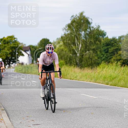 31.08.2025 - Elbe Triathlon Hamburg Michael Burmester http://msf.ph/oto/8683198 31.08.2025 11:09:06 Radfahren 1389, 1513, 1515 meine-sportfotos.de