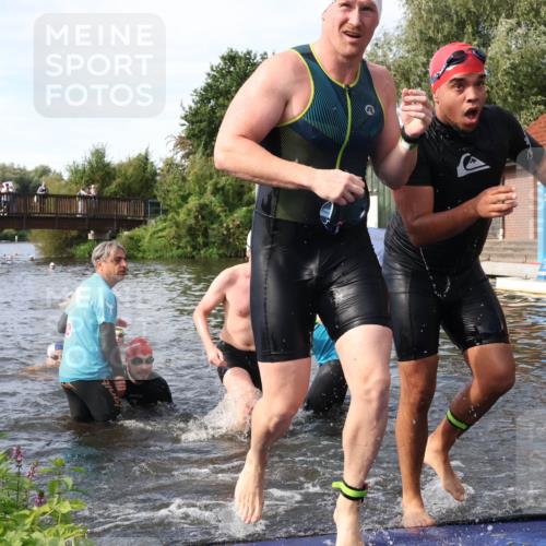 31.08.2025 - Elbe Triathlon Hamburg Luisa Fischer http://msf.ph/oto/8683201 31.08.2025 10:13:48 Schwimmen 934, 1029, 1054, 1059, 1089, 1103, 1108 meine-sportfotos.de