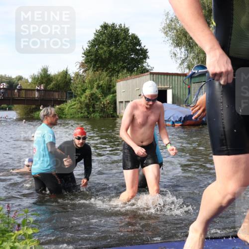 31.08.2025 - Elbe Triathlon Hamburg Luisa Fischer http://msf.ph/oto/8683205 31.08.2025 10:13:48 Schwimmen 934, 1029, 1054, 1059, 1089, 1103, 1108 meine-sportfotos.de