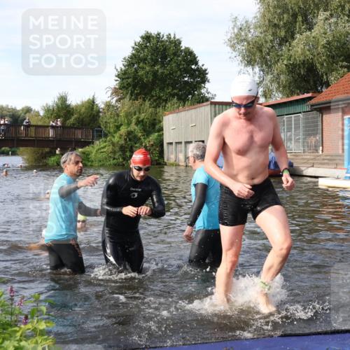 31.08.2025 - Elbe Triathlon Hamburg Luisa Fischer http://msf.ph/oto/8683209 31.08.2025 10:13:49 Schwimmen 934, 1029, 1054, 1059, 1089, 1103, 1108 meine-sportfotos.de