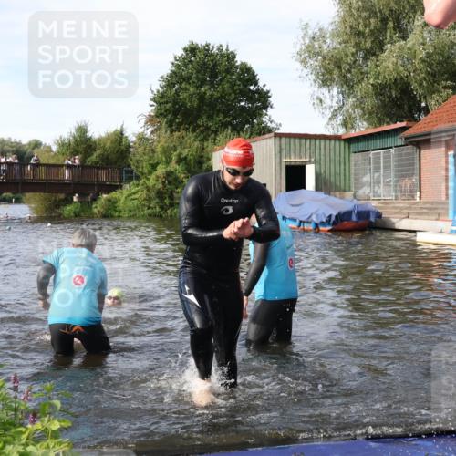 31.08.2025 - Elbe Triathlon Hamburg Luisa Fischer http://msf.ph/oto/8683215 31.08.2025 10:13:50 Schwimmen 1029, 1054, 1059, 1089, 1103, 1108 meine-sportfotos.de