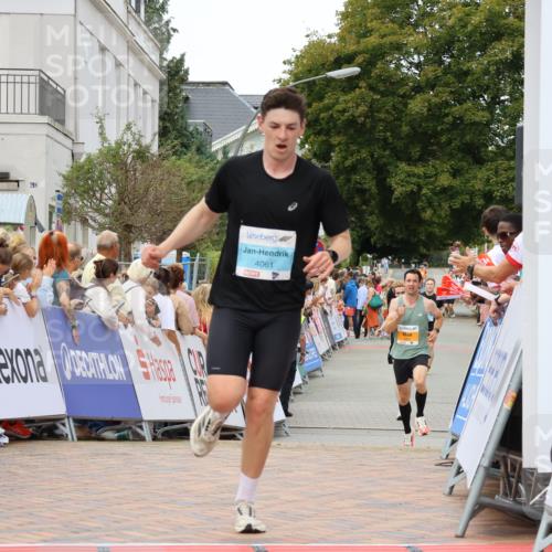 31.08.2025 - 21. Blankeneser Heldenlauf Strokosch-Dieckow http://msf.ph/oto/8683216 31.08.2025 12:04:01 Ziel 5261, 4046, 4061 meine-sportfotos.de