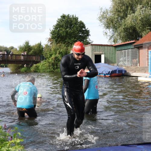 31.08.2025 - Elbe Triathlon Hamburg Luisa Fischer http://msf.ph/oto/8683217 31.08.2025 10:13:51 Schwimmen 1029, 1054, 1059, 1089, 1103, 1108 meine-sportfotos.de