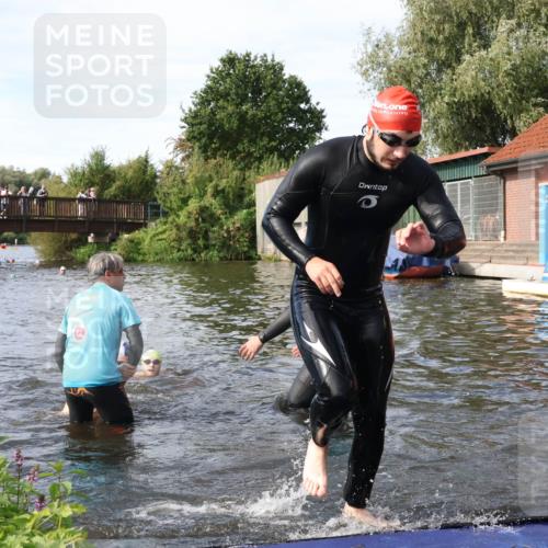 31.08.2025 - Elbe Triathlon Hamburg Luisa Fischer http://msf.ph/oto/8683223 31.08.2025 10:13:51 Schwimmen 1029, 1054, 1059, 1089, 1103, 1108 meine-sportfotos.de