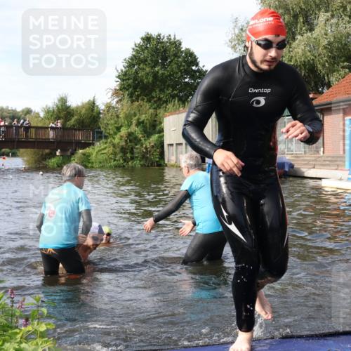 31.08.2025 - Elbe Triathlon Hamburg Luisa Fischer http://msf.ph/oto/8683224 31.08.2025 10:13:52 Schwimmen 1029, 1054, 1059, 1089, 1103, 1108 meine-sportfotos.de
