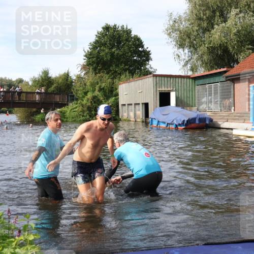 31.08.2025 - Elbe Triathlon Hamburg Luisa Fischer http://msf.ph/oto/8683231 31.08.2025 10:13:53 Schwimmen 1029, 1054, 1059, 1103, 1108 meine-sportfotos.de