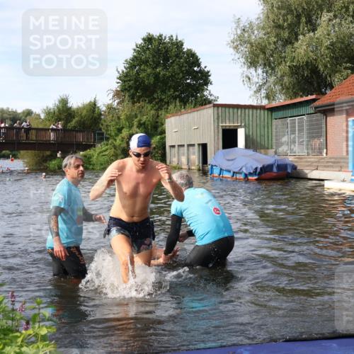 31.08.2025 - Elbe Triathlon Hamburg Luisa Fischer http://msf.ph/oto/8683232 31.08.2025 10:13:53 Schwimmen 1029, 1054, 1059, 1103, 1108 meine-sportfotos.de
