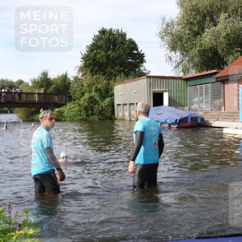 31.08.2025 - Elbe Triathlon Hamburg Luisa Fischer http://msf.ph/oto/8683259 31.08.2025 10:13:58 Schwimmen 1010, 1054, 1059 meine-sportfotos.de