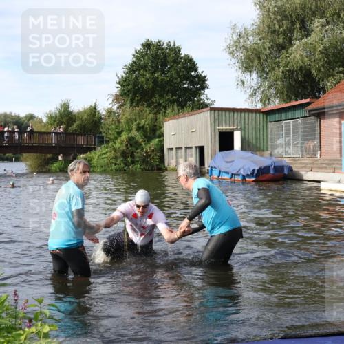 31.08.2025 - Elbe Triathlon Hamburg Luisa Fischer http://msf.ph/oto/8683269 31.08.2025 10:14:03 Schwimmen 1010 meine-sportfotos.de