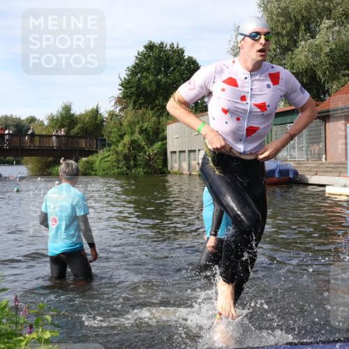 31.08.2025 - Elbe Triathlon Hamburg Luisa Fischer http://msf.ph/oto/8683280 31.08.2025 10:14:05 Schwimmen 1010 meine-sportfotos.de