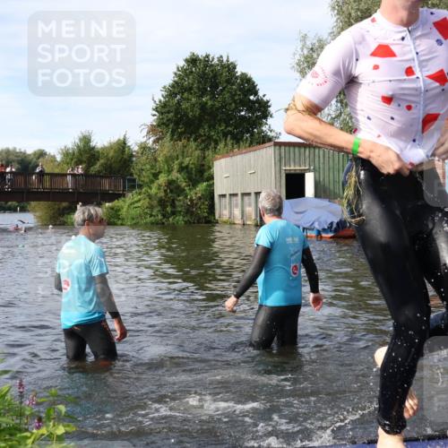 31.08.2025 - Elbe Triathlon Hamburg Luisa Fischer http://msf.ph/oto/8683283 31.08.2025 10:14:06 Schwimmen 1010 meine-sportfotos.de