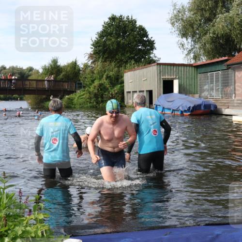 31.08.2025 - Elbe Triathlon Hamburg Luisa Fischer http://msf.ph/oto/8683285 31.08.2025 10:14:35 Schwimmen 941, 987, 1015 meine-sportfotos.de