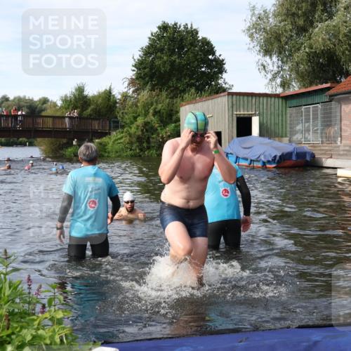 31.08.2025 - Elbe Triathlon Hamburg Luisa Fischer http://msf.ph/oto/8683289 31.08.2025 10:14:36 Schwimmen 941, 987, 1015 meine-sportfotos.de