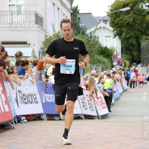 31.08.2025 - 21. Blankeneser Heldenlauf Strokosch-Dieckow http://msf.ph/oto/8683295 31.08.2025 12:03:54 Ziel 4046, 4225, 4226 meine-sportfotos.de