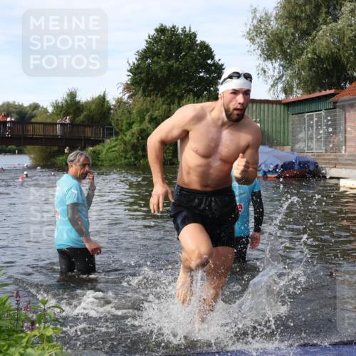 31.08.2025 - Elbe Triathlon Hamburg Luisa Fischer http://msf.ph/oto/8683300 31.08.2025 10:14:40 Schwimmen 941, 1015 meine-sportfotos.de