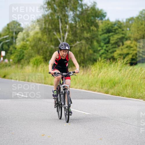 31.08.2025 - Elbe Triathlon Hamburg Michael Burmester http://msf.ph/oto/8683301 31.08.2025 11:10:10 Radfahren 1398, 1437, 1449 meine-sportfotos.de
