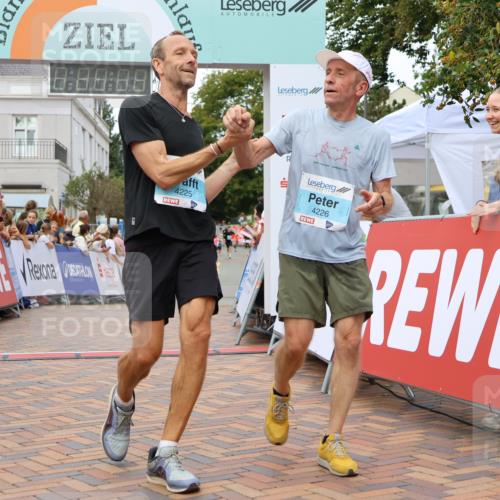 31.08.2025 - 21. Blankeneser Heldenlauf Strokosch-Dieckow http://msf.ph/oto/8683338 31.08.2025 12:03:50 Ziel 4046, 4230, 4225, 4226 meine-sportfotos.de