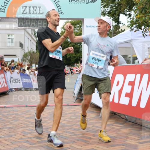 31.08.2025 - 21. Blankeneser Heldenlauf Strokosch-Dieckow http://msf.ph/oto/8683345 31.08.2025 12:03:50 Ziel 4046, 4230, 4225, 4226 meine-sportfotos.de