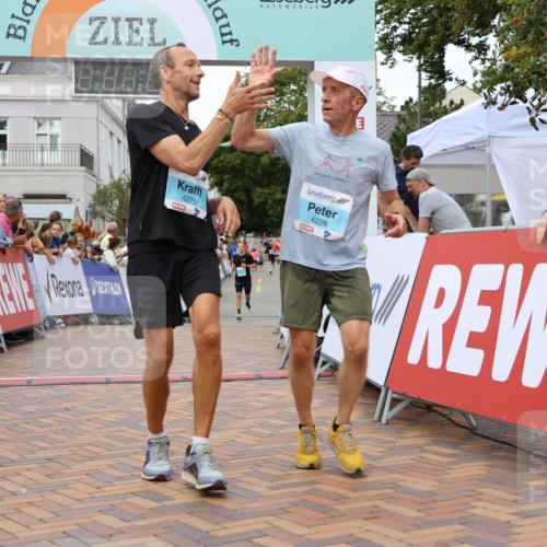 31.08.2025 - 21. Blankeneser Heldenlauf Strokosch-Dieckow http://msf.ph/oto/8683369 31.08.2025 12:03:49 Ziel 4230, 4225, 4226 meine-sportfotos.de