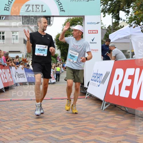 31.08.2025 - 21. Blankeneser Heldenlauf Strokosch-Dieckow http://msf.ph/oto/8683408 31.08.2025 12:03:49 Ziel 4230, 4225, 4226 meine-sportfotos.de