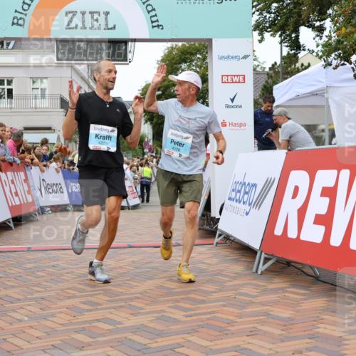 31.08.2025 - 21. Blankeneser Heldenlauf Strokosch-Dieckow http://msf.ph/oto/8683423 31.08.2025 12:03:49 Ziel 4230, 4225, 4226 meine-sportfotos.de